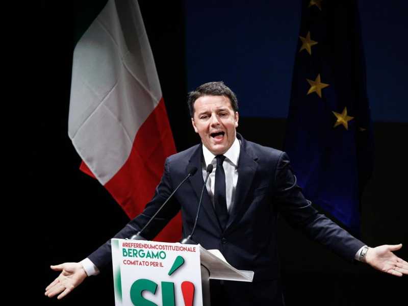 Matteo Renzi per il s&igrave; al refrendum costituzionale (foto LaPresse)