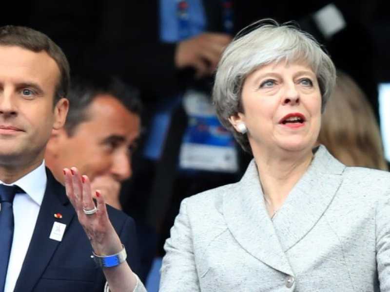 Emmanuel Macron e Theresa May (foto LaPresse)