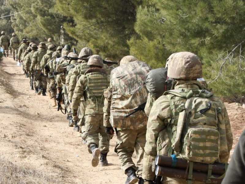 L'eroismo dei resistenti curdi (foto LaPresse)