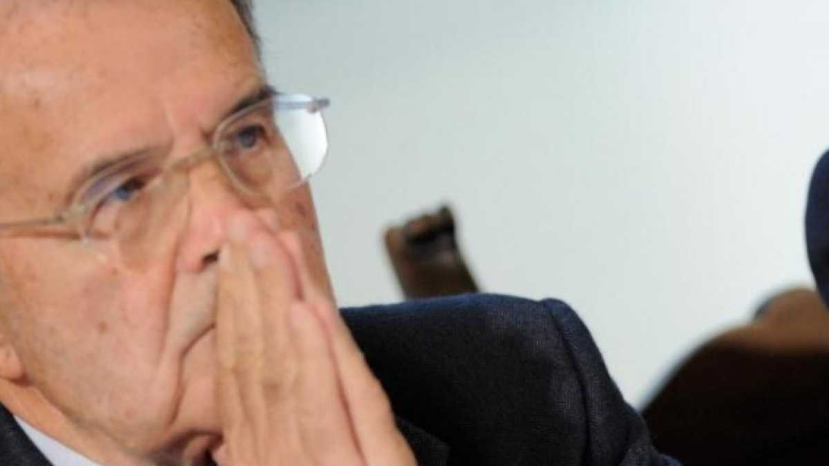 Immagine di Romano Prodi spiegato all'archeologia