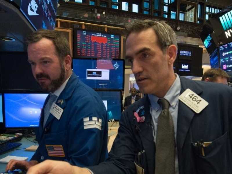 Il calo degli indici di Borsa come segno della vitalità perduta. Trump interdetto