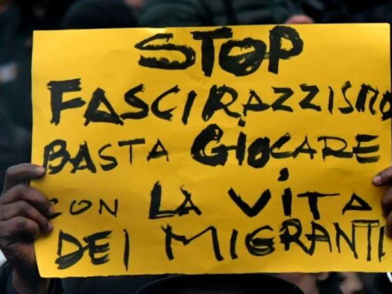 La manifestazione dopo la sparatoria a Macerata. Foto LaPresse
