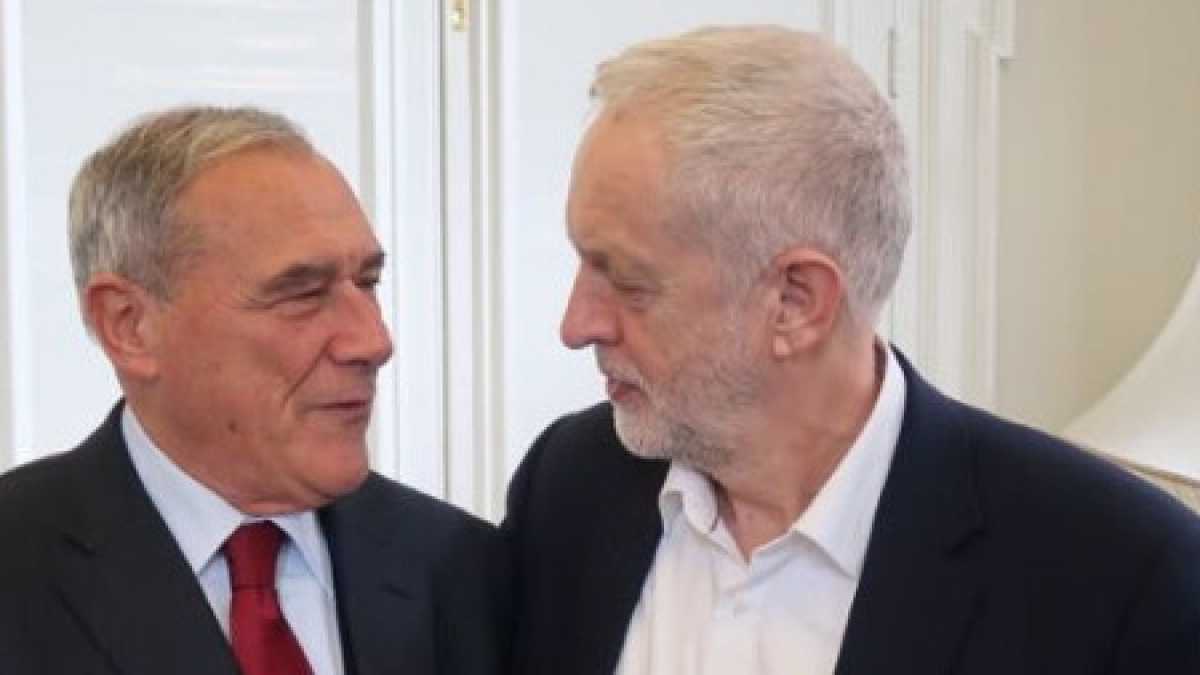 Immagine di Com'è triste e inutile la photo-opportunity di Grasso con Corbyn
