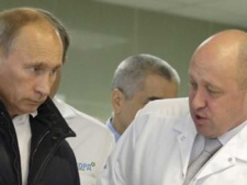Vladimir Putin e Yevgeny Prigozhin (foto archivio Cremlino)