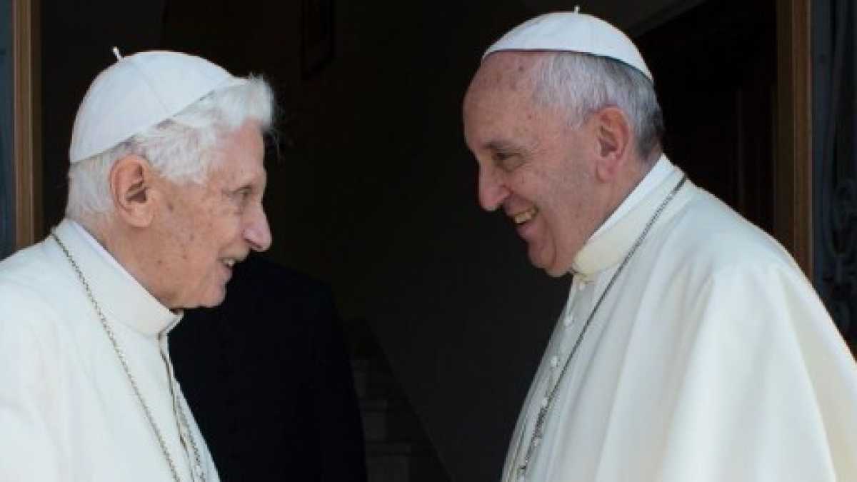 Immagine di Papa Francesco tra parole e omissioni