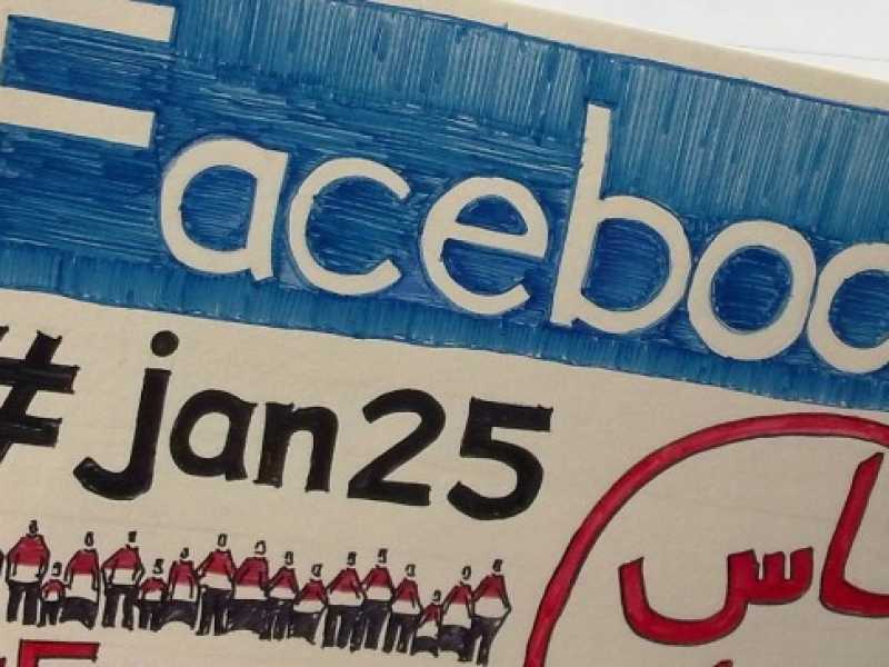 Un cartello durante una manifestazione in Egitto per ricordare la rivoluzione del 25 gennaio 2011