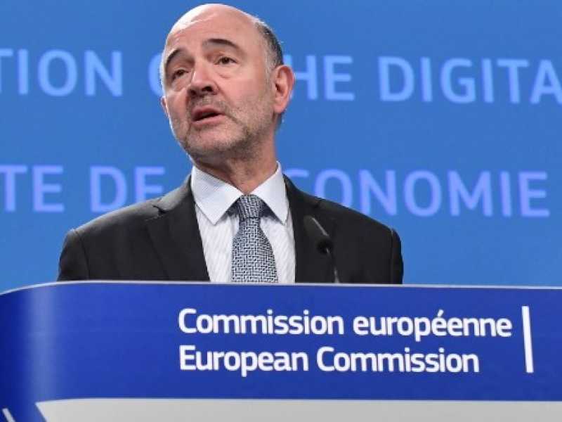 Pierre Moscovici in conferenza stampa oggi a Bruxelles 