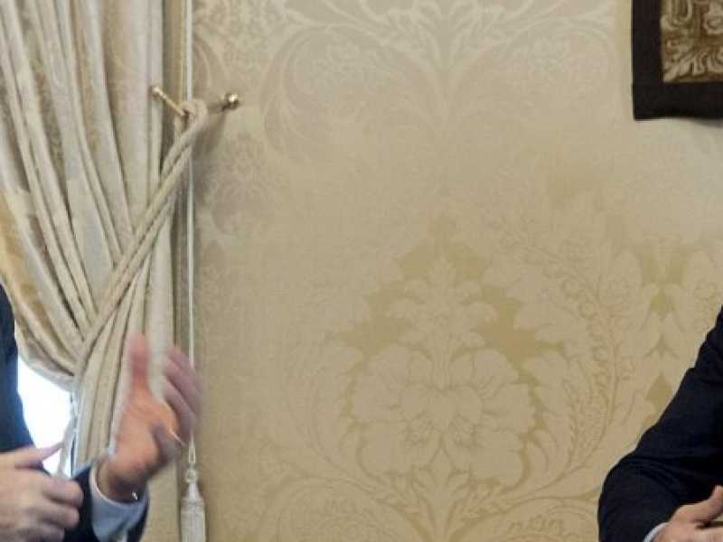Sergio Mattarella e Roberto Fico al Quirinale (foto LaPresse)