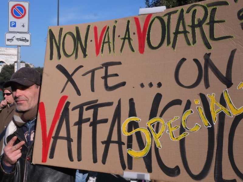 Il Vaffaday in piazza della Vittoria a Genova nel 2013. Foto LaPresse
