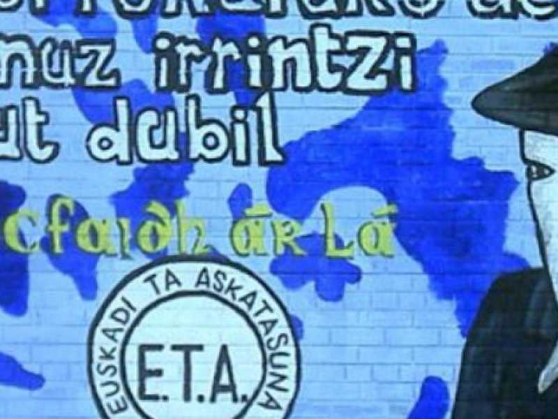 Un murales dell'Eta (foto LaPresse)