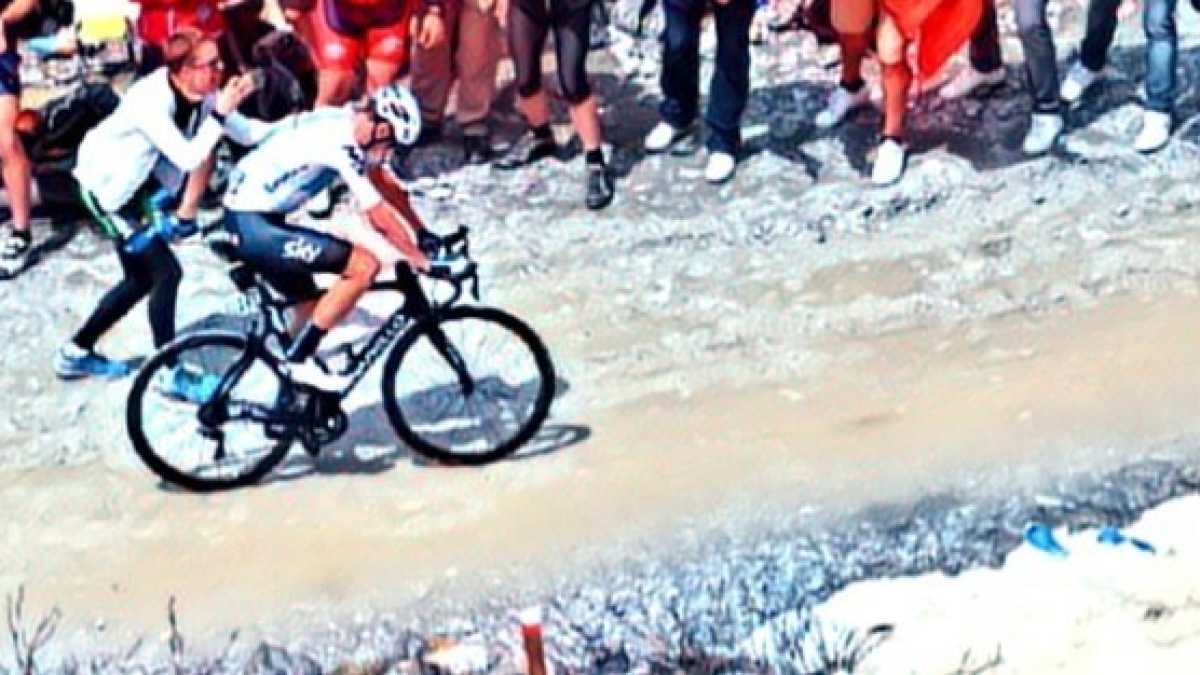 Immagine di Froome con 80 km di fuga ribalta il Giro d'Italia (e anche se stesso)
