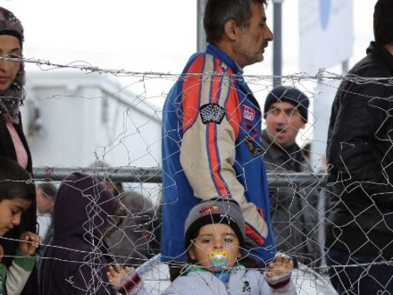 Migranti bloccati al confine con la Grecia nel campo profughi di Idomeni (LaPresse)