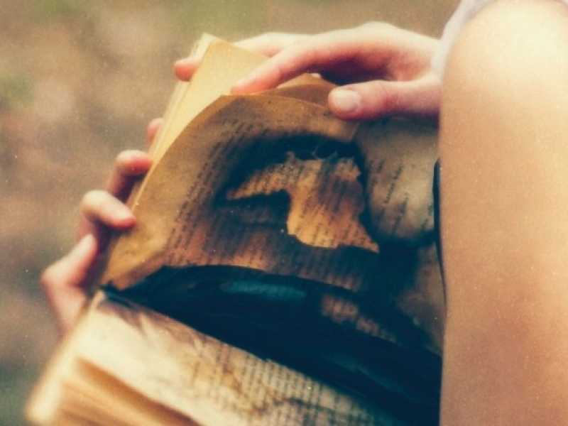 La copertina del libro &ldquo;Il tuo nome &egrave; una promessa&rdquo;  (Einaudi)