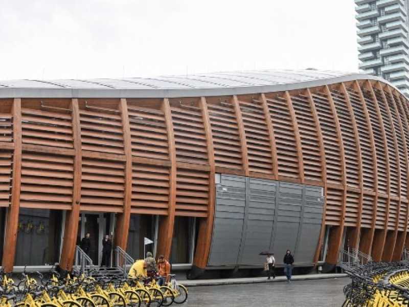 Il Centro Direzionale di Milano. Dove &egrave; tutto un innalzare torri&hellip; a Roma sempre e soltanto palazzina, mai grattacielo (foto LaPresse)