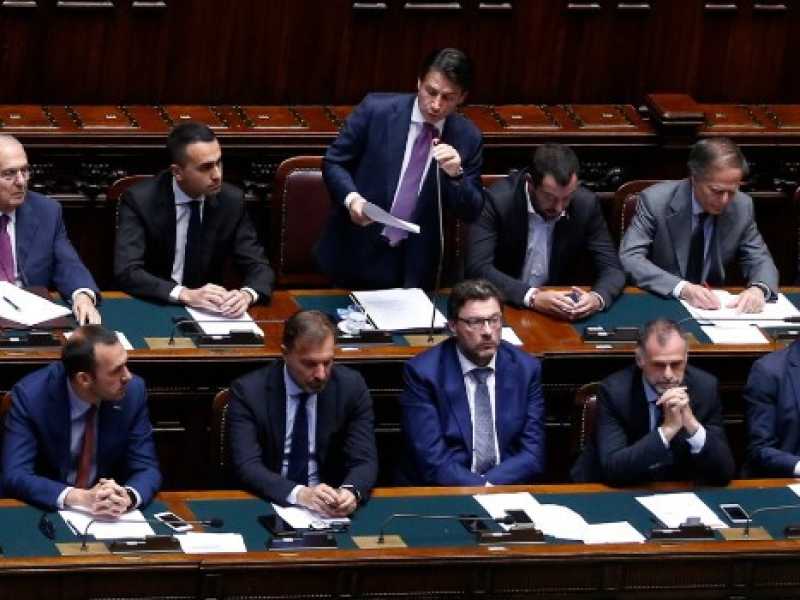 Il governo Conte in Parlamento (foto LaPresse)