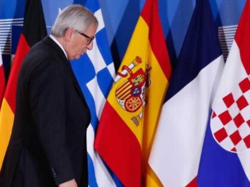 Il presidente della commissione Ue, Jean Claude Juncker, al vertice sui migranti che si &egrave; svolto a Bruxelles il 24 giugno (foto LaPresse)