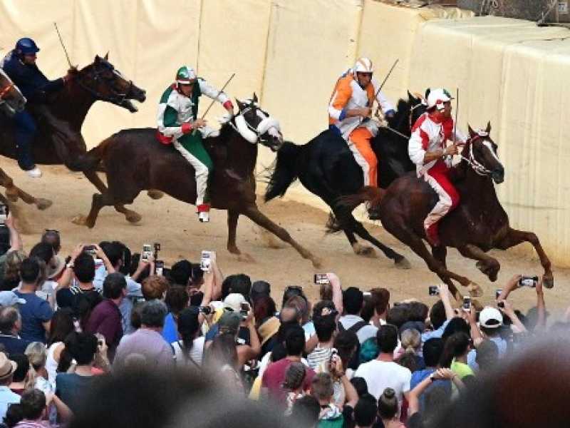 Il palio di Siena (foto LaPresse)
