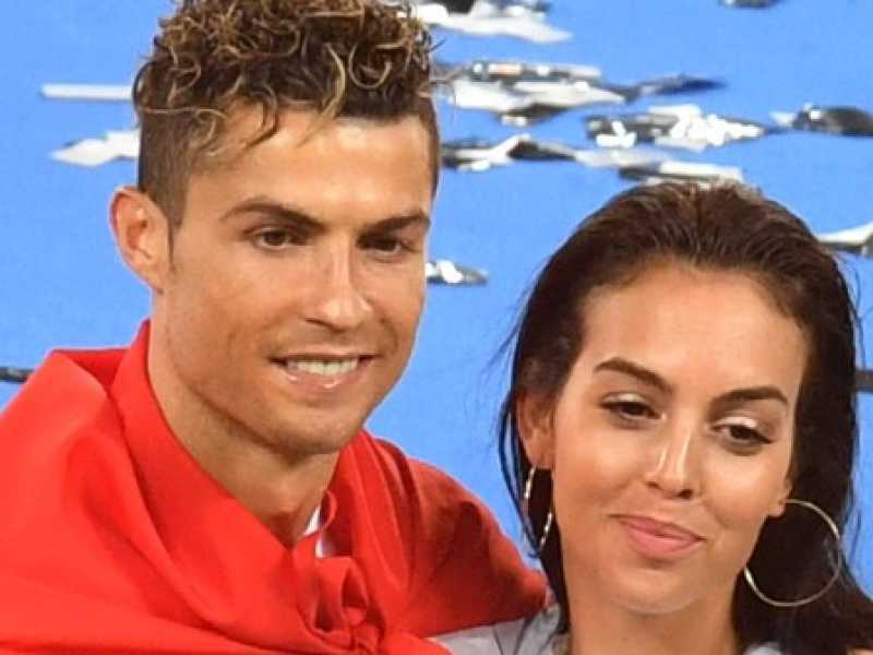 Cristiano Ronaldo con la compagna Georgina (foto LaPresse)