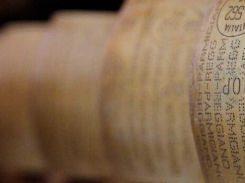 Ma davvero l&rsquo;Organizzazione mondiale della Sanit&agrave; vuole colpire il parmigiano e il prosciutto? No. Foto LaPresse