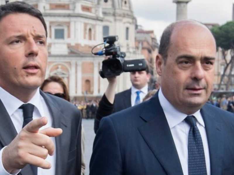 Matteo Renzi con Nicola Zingaretti (foto LaPresse)