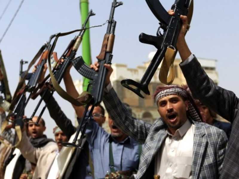 Combattenti Houthi a Sanaa (foto LaPress)