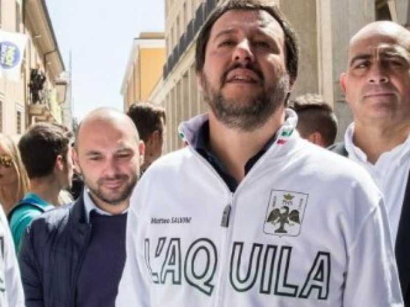 Matteo Salvini all'Aquila (foto LaPresse)