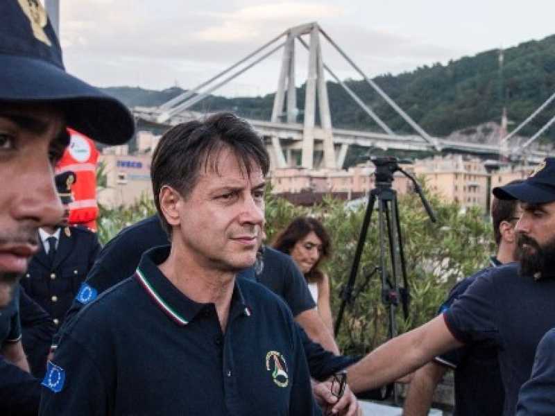 Giuseppe Conte a Genova (foto LaPresse)