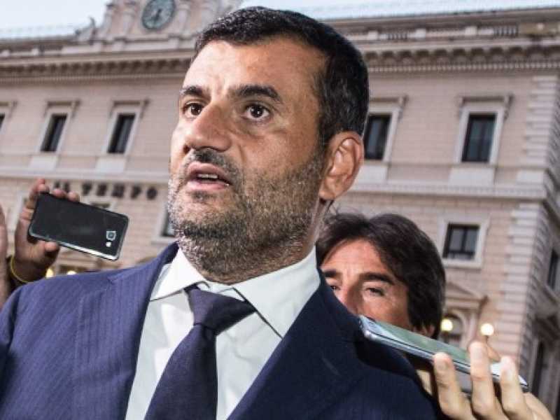 Il presidente dell'Anci e sindaco di Bari Antonio Decaro (Foto Imagoeconomica)