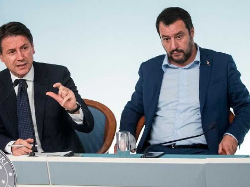 Da sinistra Luigi Di Maio, Giuseppe Conte, Matteo Salvini e Giovanni Tria (foto LaPresse)