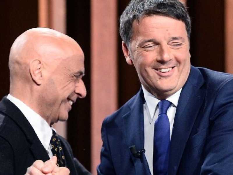 Matteo Renzi e Marco Minniti osipti a Mezz'ora in pi&ugrave; (foto LaPresse)