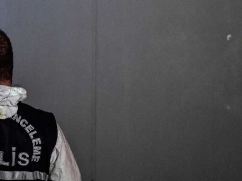 Caso Jamal Khashoggi, investigatori turchi fuori dal consolato saudita a Istanbul (foto LaPresse)
