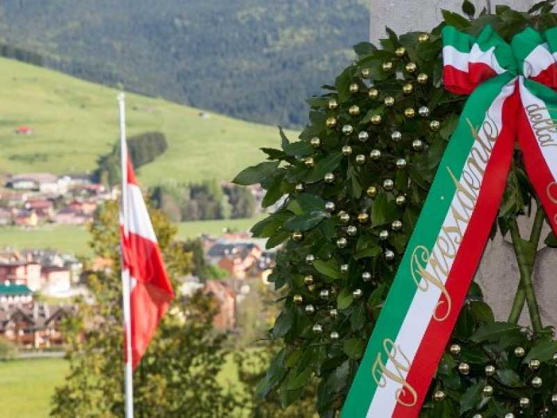 L'omaggio di Mattarella al Sacrario Militare di Asiago. Foto LaPresse