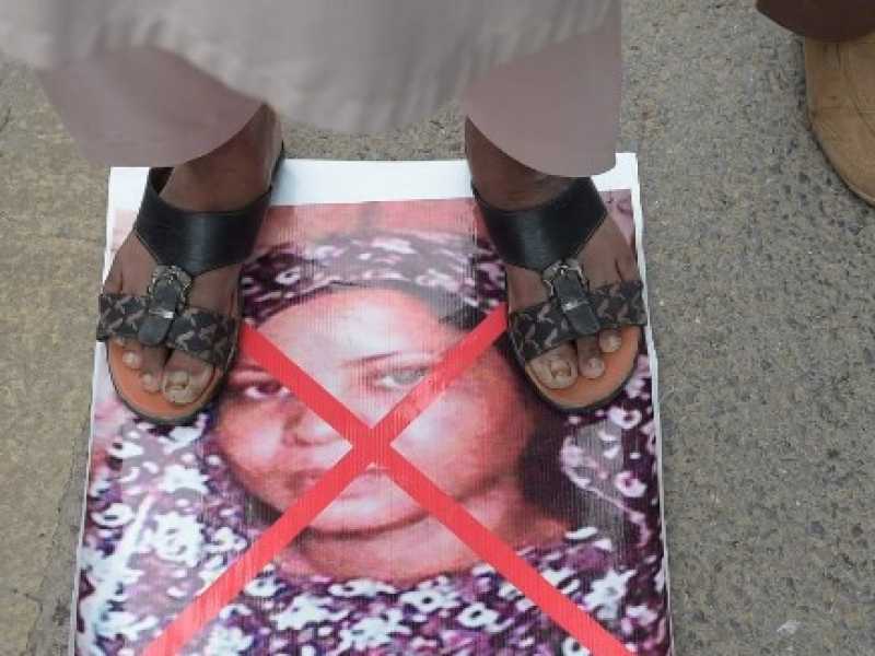 La giovane Asia Bibi &egrave; stata assolta dal reato di blasfemia dalla Corte Suprema per&ograve; non pu&ograve; lasciare il Pakistan (Foto LaPresse)