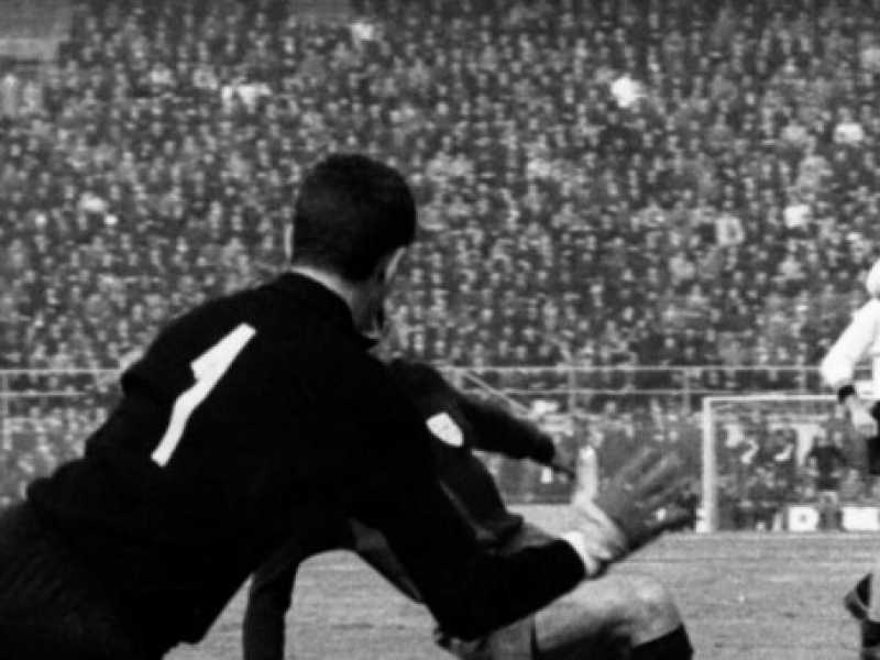 Luis Su&aacute;rez nel 1965 con la maglia dell'Inter (foto LaPresse)