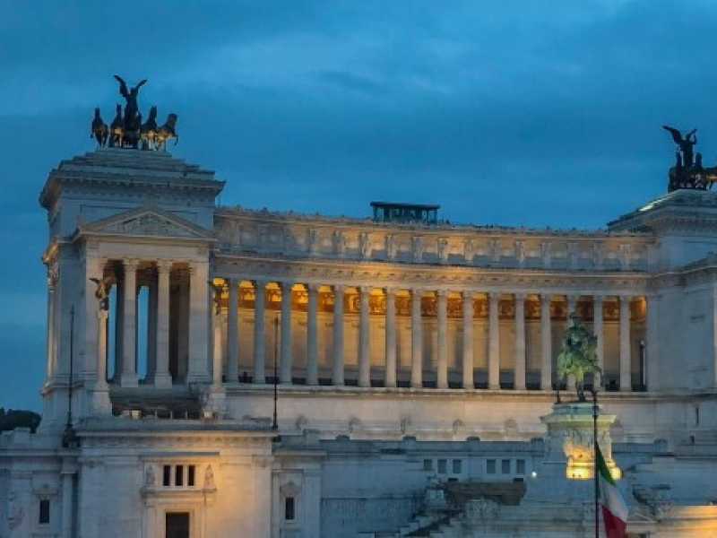 Il lanciatore Vega, il pi&ugrave; piccolo dei lanciatori europei, sulla Terrazza Civita in piazza Venzia a Roma (Foto LaPresse)