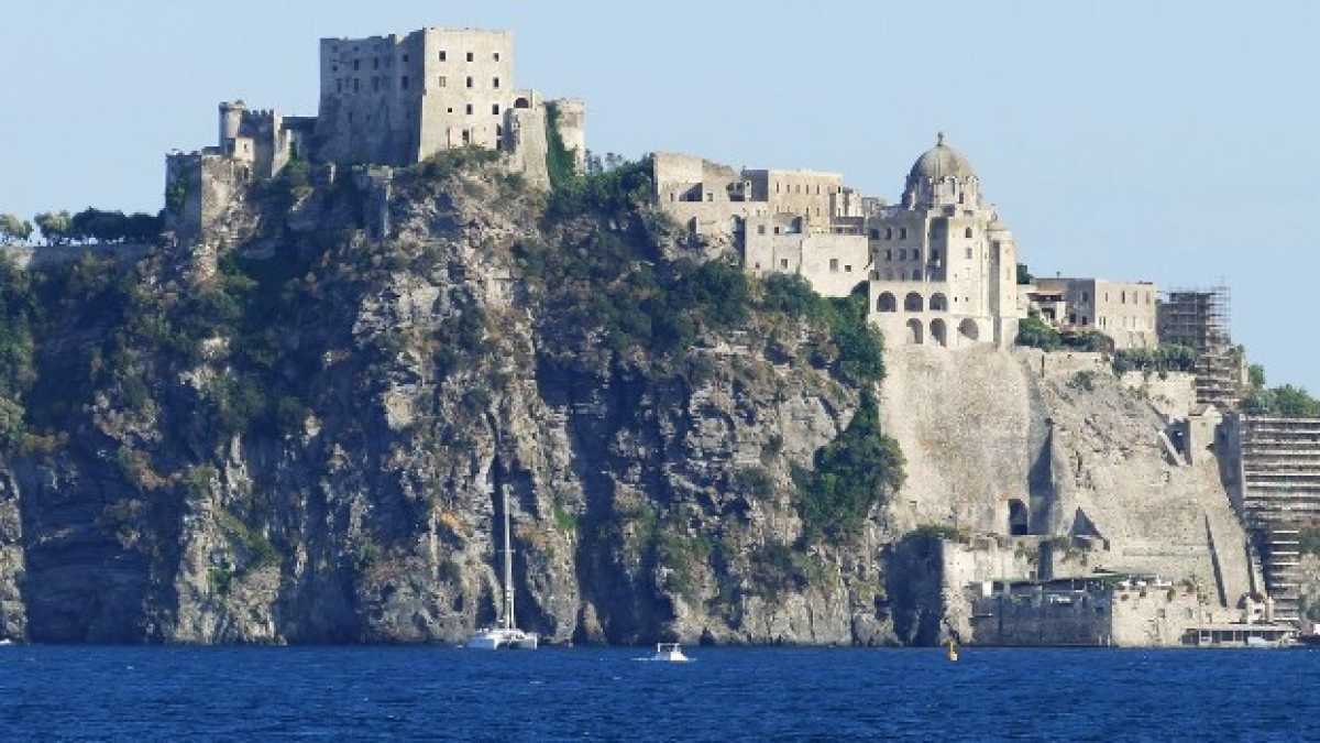 Immagine di Ischia ai tempi del decreto Genova