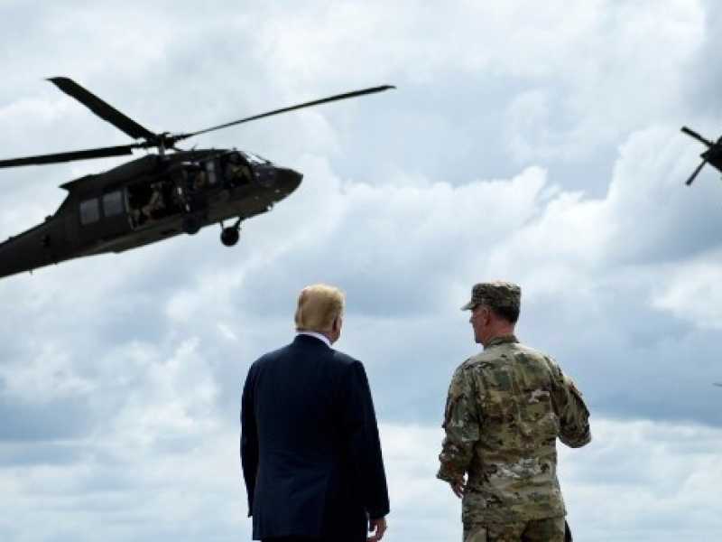 Il presidente americano Donald Trump durante una visita a Fort Drum lo scorso agosto (Foto LaPresse)
