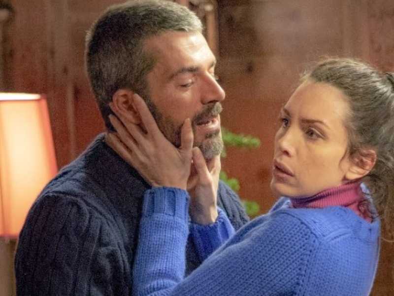 Luca Argentero e Ilenia Pastorelli in una scena di Cosa fai a Capodanno? 