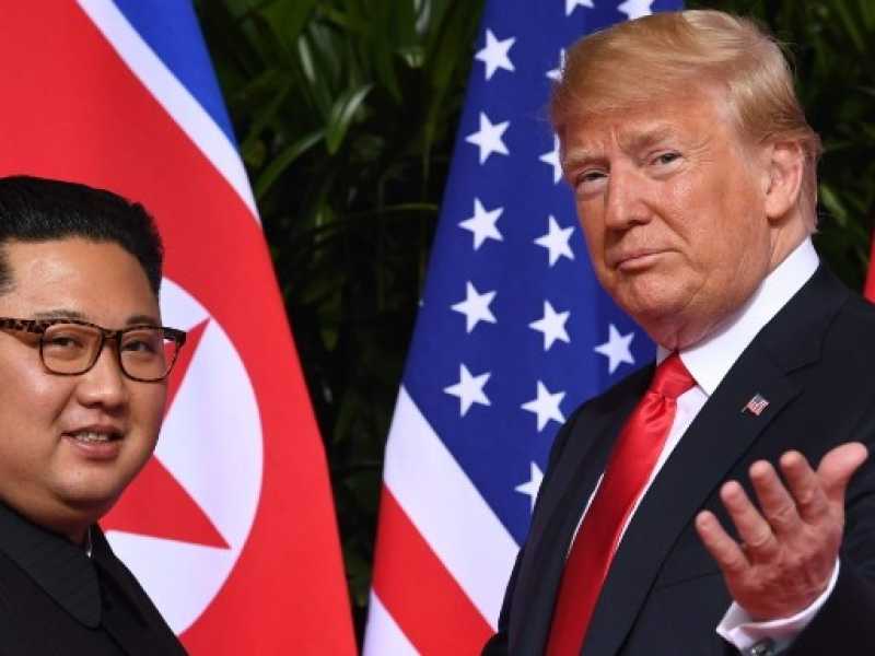 Il primo, storico incontro Trump e Kim Jong a giungo 2018 (foto LaPresse)