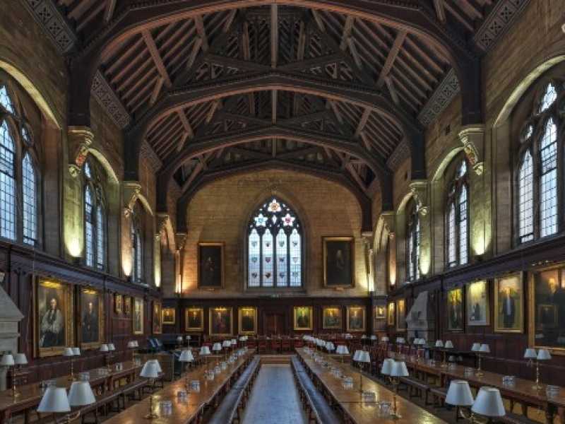 La Balliol College Dining Hall di Oxford, dove sono state lanciate petizioni per cacciare il giurista John Finnis (Foto Wikipedia)
