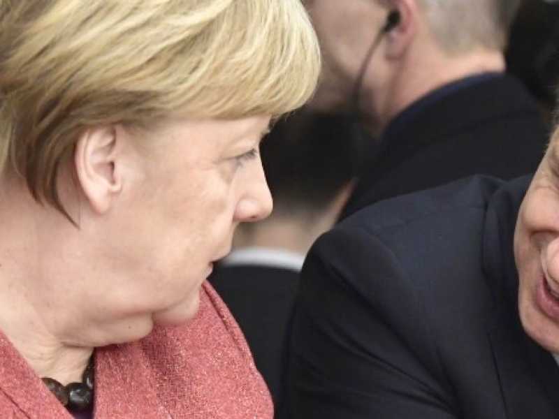 Giuseppe Conte al World Economic Forum 2019 a Davos incontra Angela Merkel (foto LaPresse)