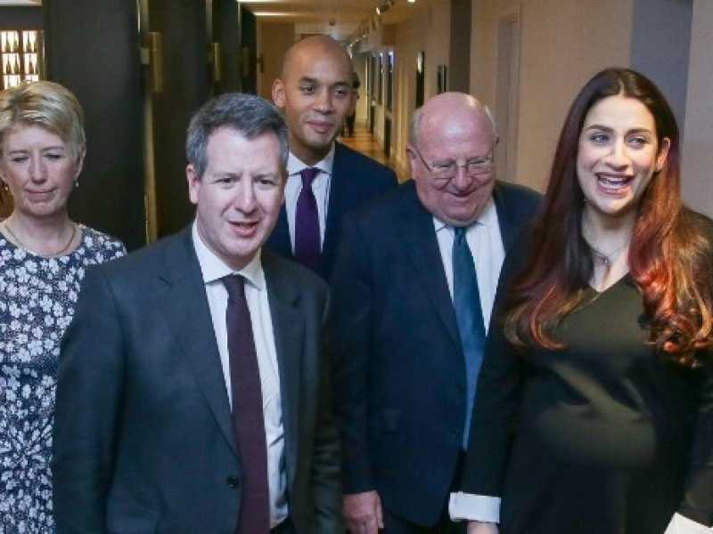 I deputati che hanno lasciato il Partito laburista: Ann Coffey, Angela Smith, Chris Leslie, Chuka Umunna, Mike Gapes, Luciana Berger e Gavin Shuker (Foto LaPresse)