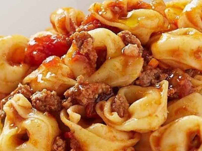 Tortellini e ragù tradizionali per resistere alla morte
