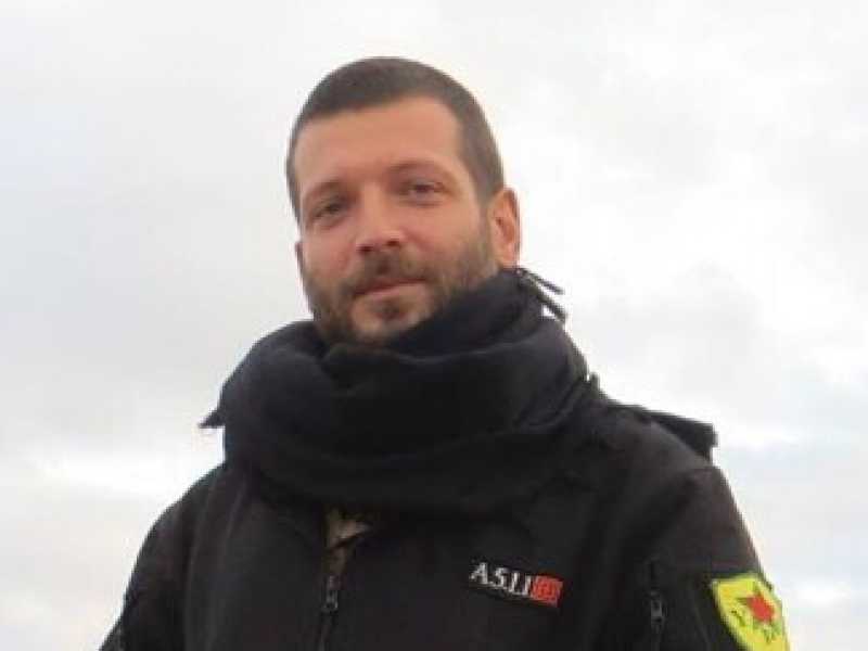 Foto tratta dal profilo Facebook di Lorenzo Orsetti