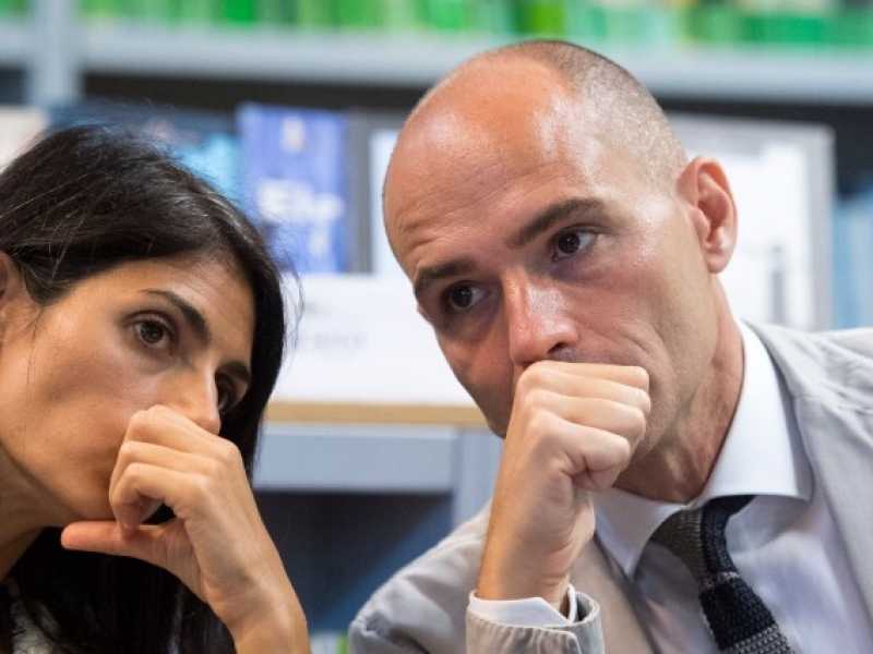 Daniele Frongia e Virginia Raggi (foto LaPresse)