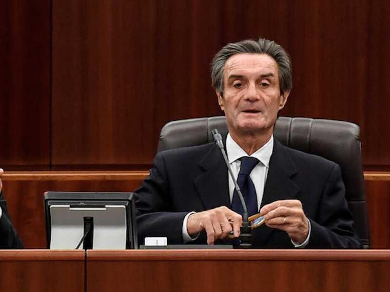 Il Presidente della Regione Lombardia Attilio Fontana riferisce al Consiglio Regionale su arresti per tangenti (foto LaPresse)