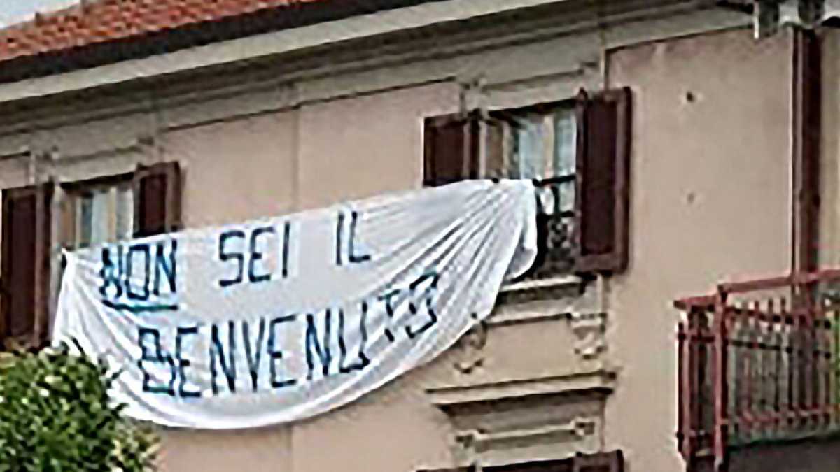 Immagine di Secondo la legge lo striscione contro Salvini non andava rimosso