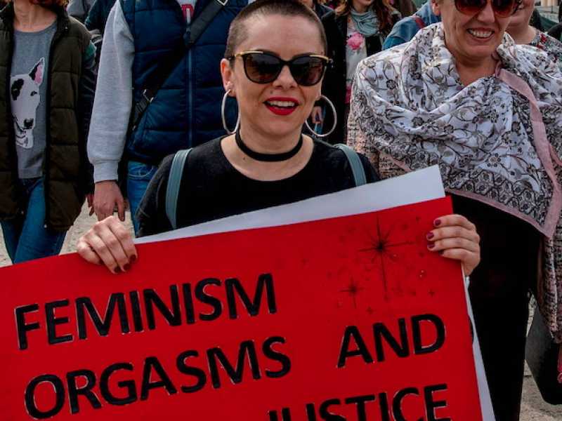Una marcia per la Festa internazionale della donna (Foto LaPresse)