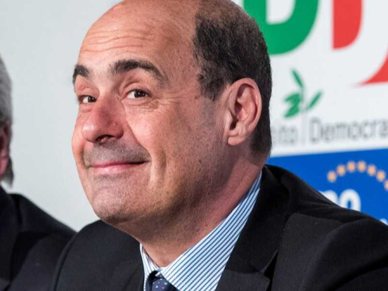 Nicola Zingaretti tra Paolo Gentiloni e Paola De Micheli (foto LaPresse)