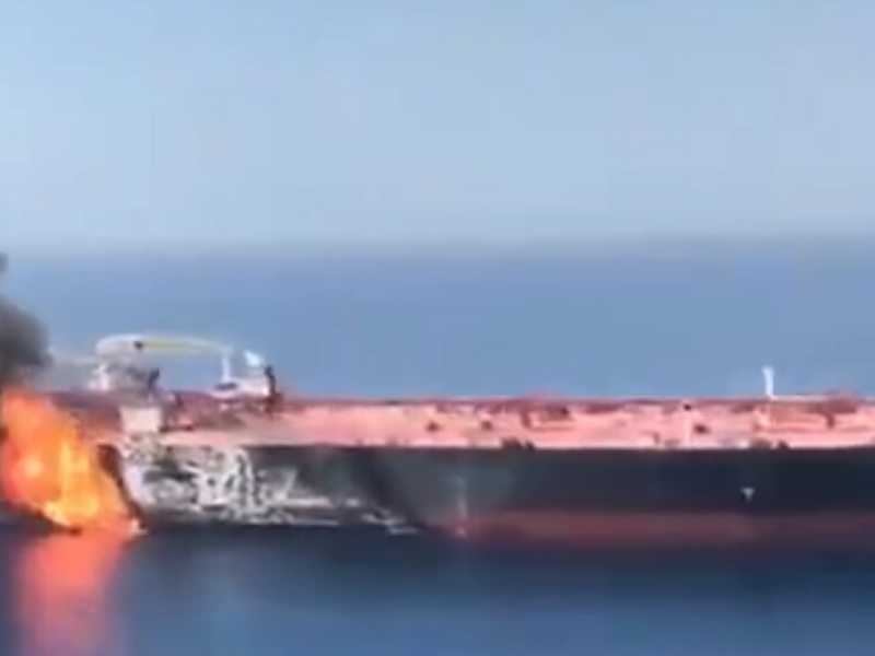 Una delle due petroliere attaccate mentre transitavano per il Golfo dell&rsquo;Oman